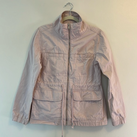 Lightweight jacket: flap pockets, zipper closure, adjustable drawstring hem. - Picture 1 of 4